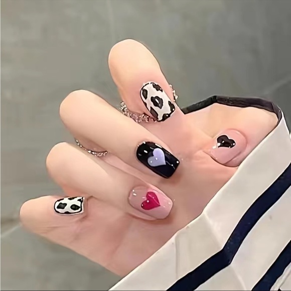 Acrylic Short Square Tip Hearts Cow Print Manicure Red Black Nails Professional - Picture 1 of 6